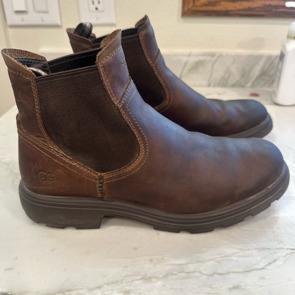 UGG Men's Dark Brown Leather Boots